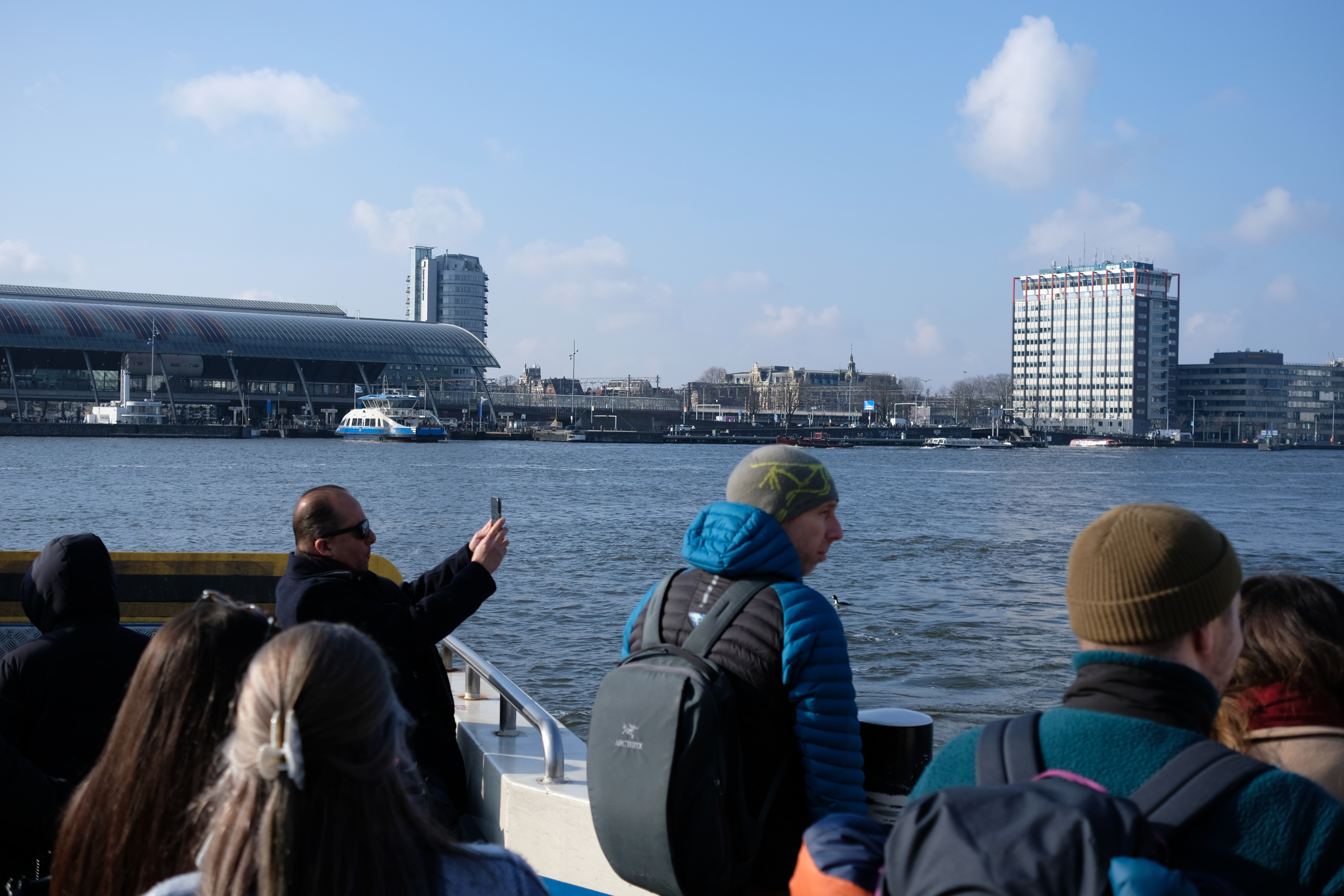 foto vanaf de pont, uitzicht op stationseiland
